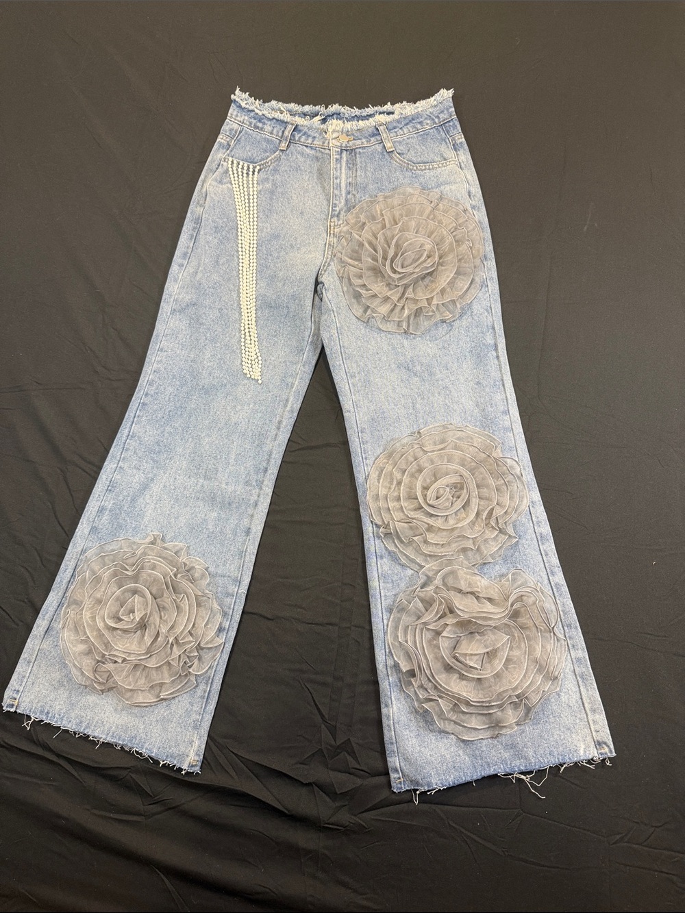Source Unknown Lt Blue Wide-Leg Jeans with Gray Floral Appliqués Size Medium 27